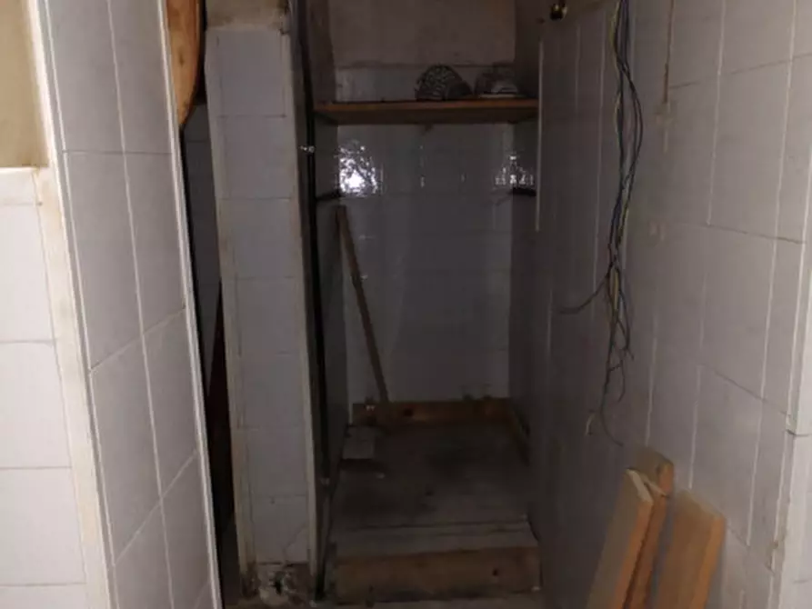 Immagine 11 di Negozio in vendita  in via Vittorio Emanuele n.28 a Palagonia