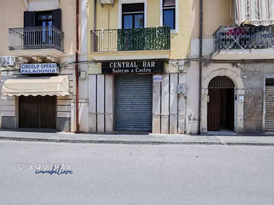 Immagine 11 di Negozio in vendita  in via Vittorio Emanuele n.28 a Palagonia