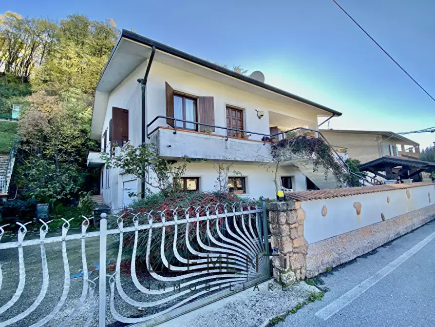 Immagine 1 di Villa in vendita  in via Chiesa a Tregnago