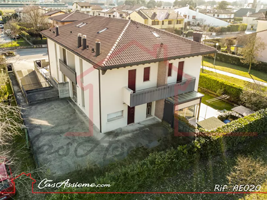 Immagine 1 di Casa quadrifamiliare in vendita  in Via San Pio X 1 a Castelfranco Veneto