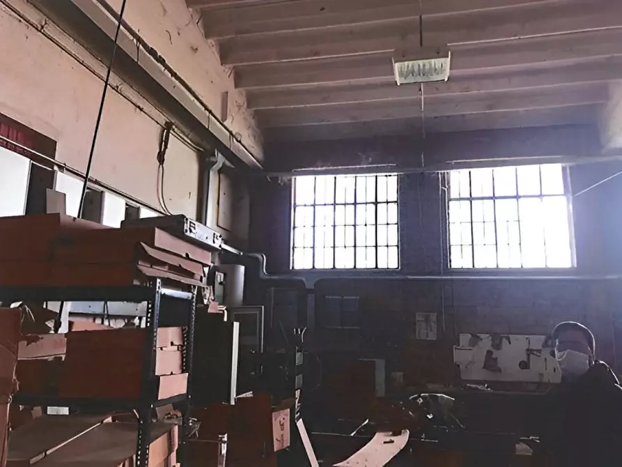 Immagine 2 di Capannone industriale in vendita  in Via San Claudio 2 a Spello