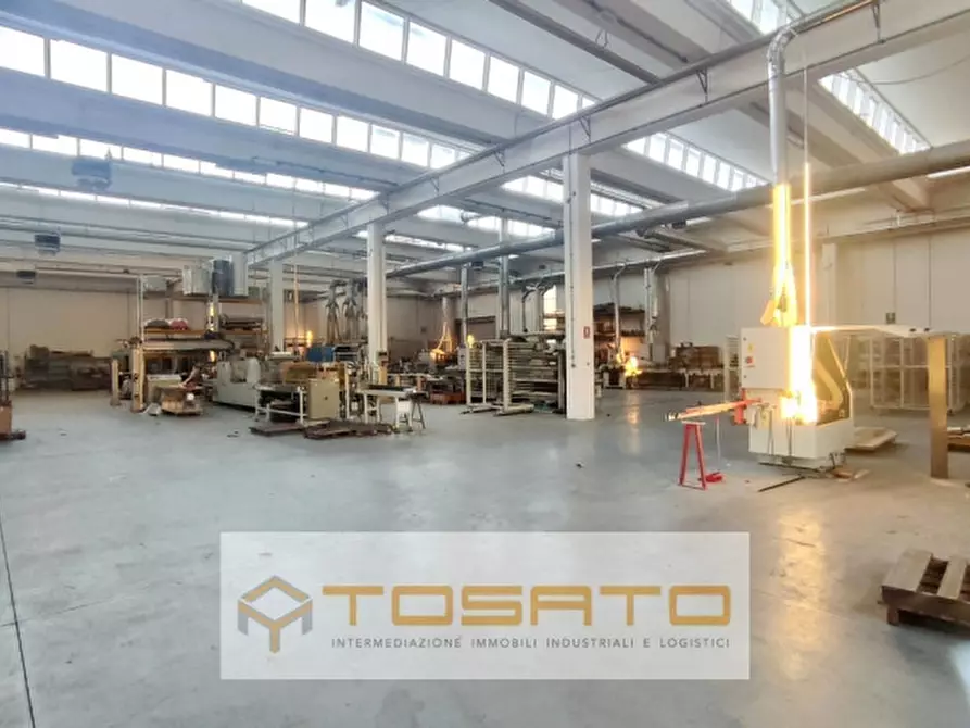 Immagine 1 di Capannone industriale in vendita  a Villafranca Di Verona