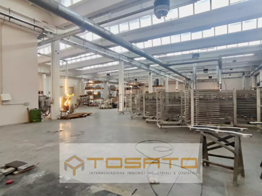 Immagine 3 di Capannone industriale in vendita  a Villafranca Di Verona