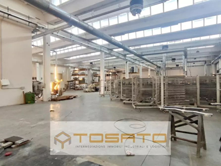 Immagine 3 di Capannone industriale in vendita  a Villafranca Di Verona