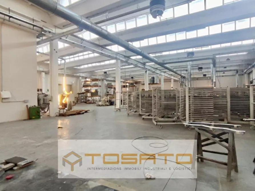 Immagine 3 di Capannone industriale in vendita  a Villafranca Di Verona