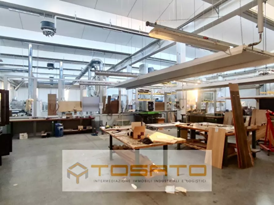 Immagine 4 di Capannone industriale in vendita  a Villafranca Di Verona