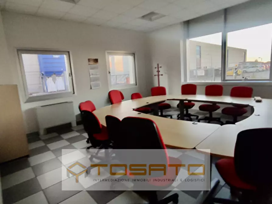 Immagine 5 di Capannone industriale in vendita  a Villafranca Di Verona