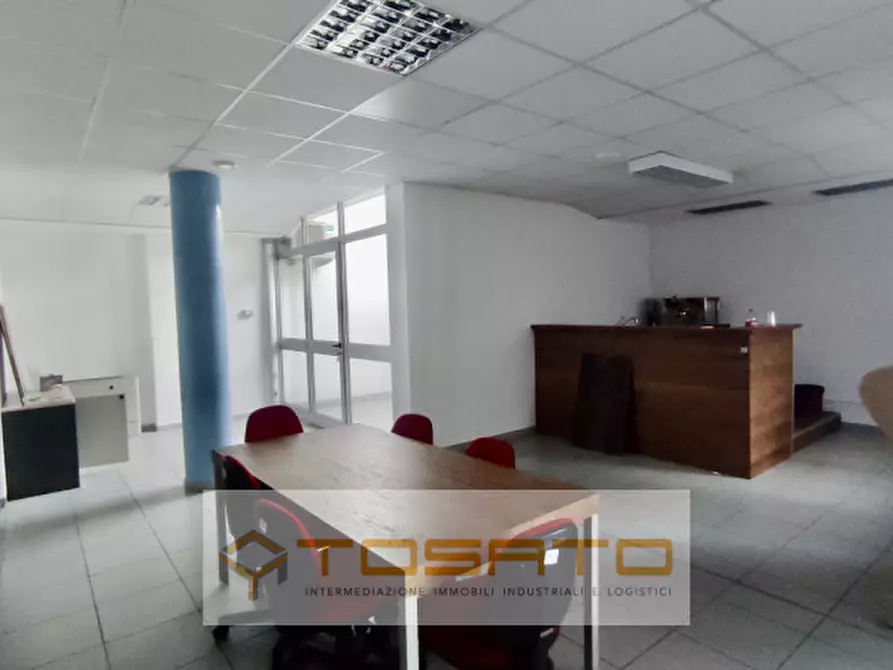 Immagine 9 di Capannone industriale in vendita  a Villafranca Di Verona