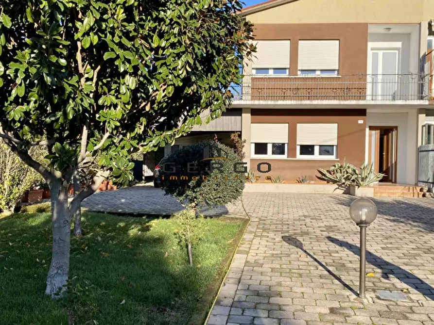 Immagine 1 di Casa bifamiliare in vendita  in Via Monte Pelmo a Castelfranco Veneto