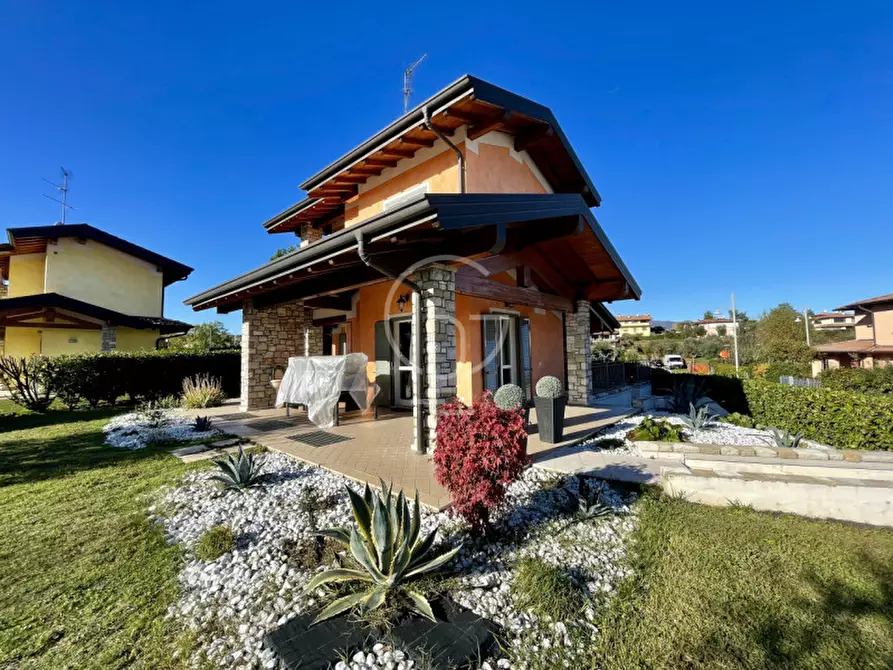 Immagine 1 di Villa in vendita  in via Aldo Moro a Moniga Del Garda