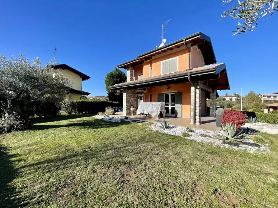 Immagine 2 di Villa in vendita  in via Aldo Moro a Moniga Del Garda