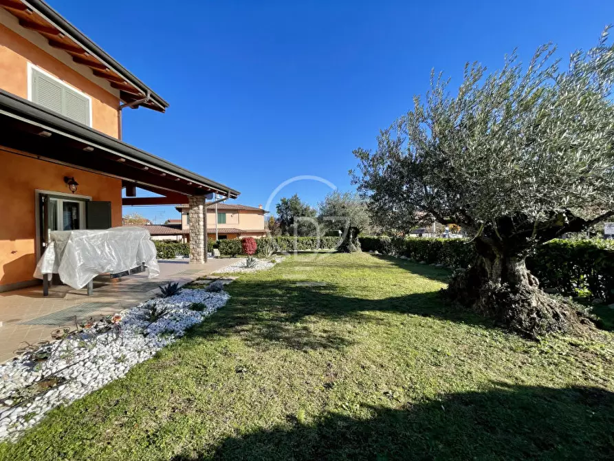 Immagine 3 di Villa in vendita  in via Aldo Moro a Moniga Del Garda