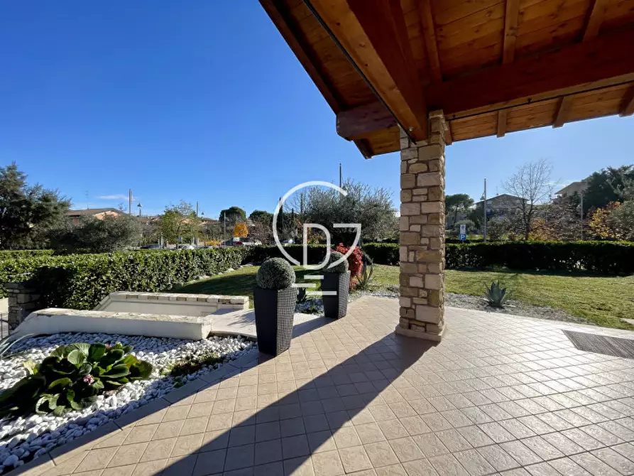 Immagine 5 di Villa in vendita  in via Aldo Moro a Moniga Del Garda