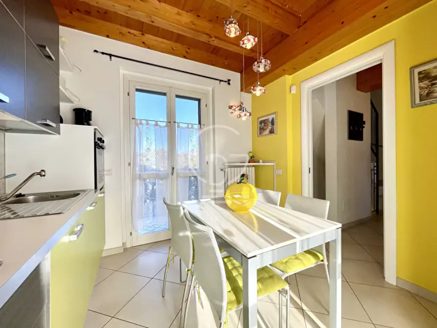 Immagine 9 di Villa in vendita  in via Aldo Moro a Moniga Del Garda