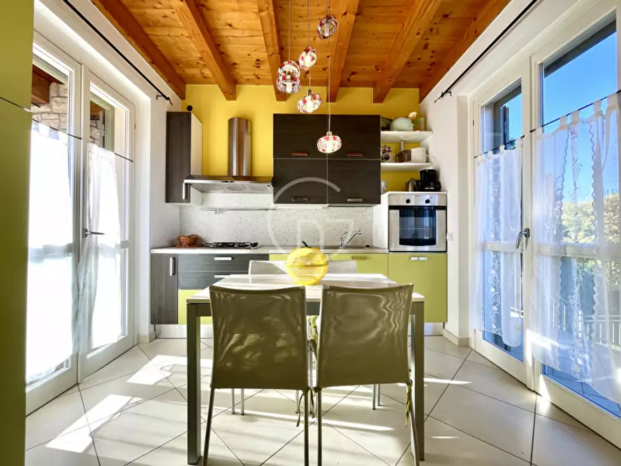 Immagine 10 di Villa in vendita  in via Aldo Moro a Moniga Del Garda