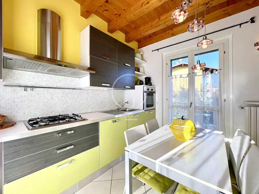 Immagine 11 di Villa in vendita  in via Aldo Moro a Moniga Del Garda