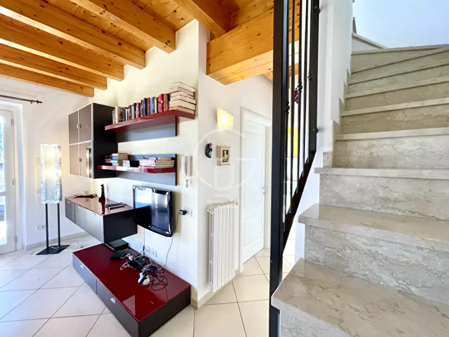 Immagine 14 di Villa in vendita  in via Aldo Moro a Moniga Del Garda