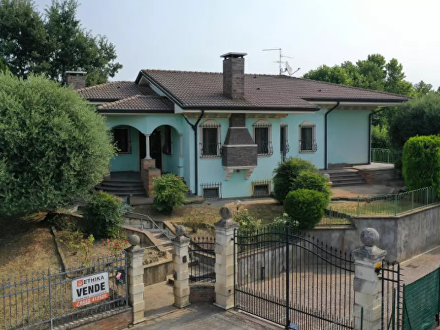 Immagine 1 di Casa indipendente in vendita  in VIA BASSA a Veronella