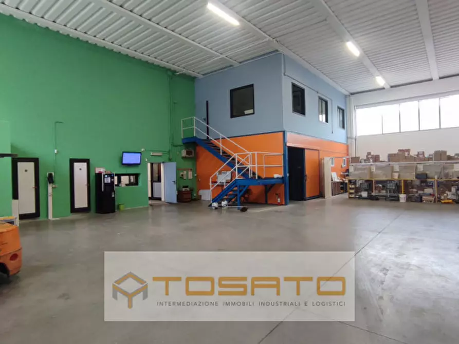 Immagine 2 di Capannone industriale in vendita  a Sona