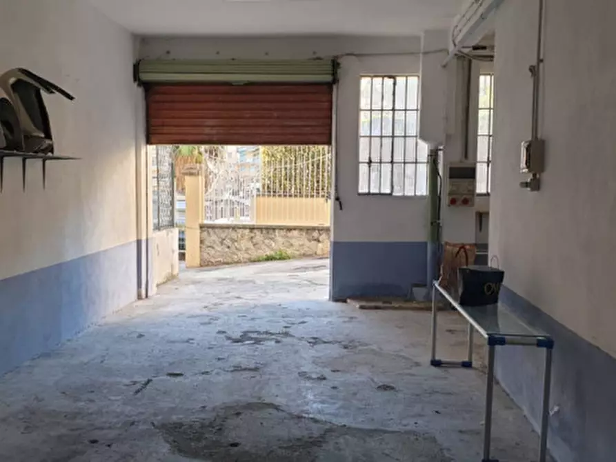 Immagine 3 di Magazzino in vendita  in Via Martiri della Libertà a San Remo
