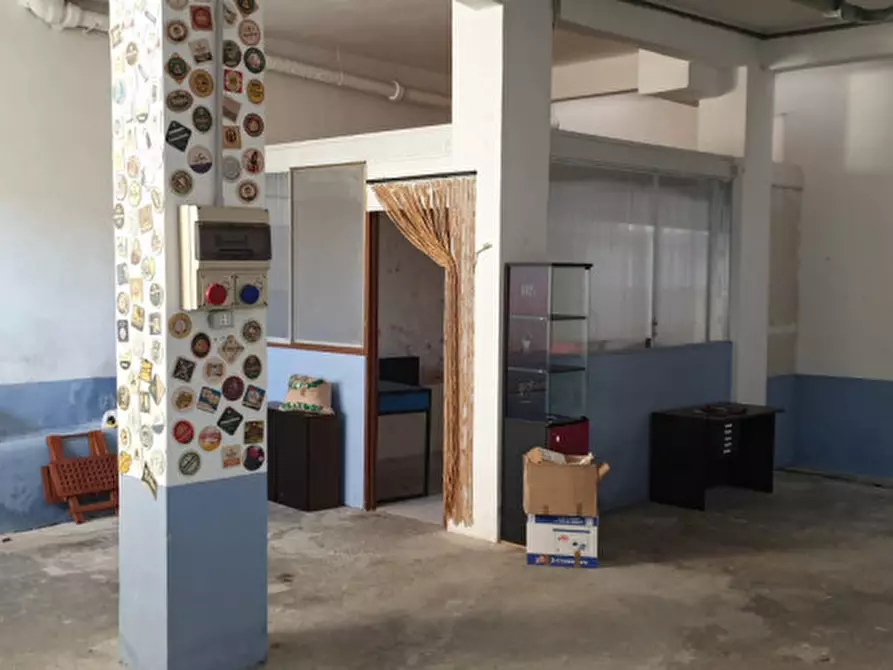 Immagine 4 di Magazzino in vendita  in Via Martiri della Libertà a San Remo