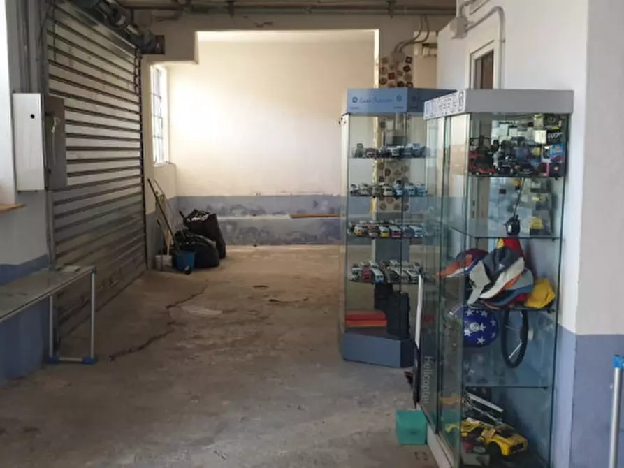 Immagine 7 di Magazzino in vendita  in Via Martiri della Libertà a San Remo