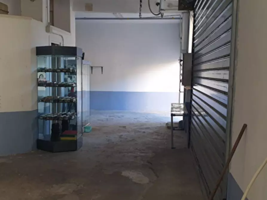 Immagine 9 di Magazzino in vendita  in Via Martiri della Libertà a San Remo