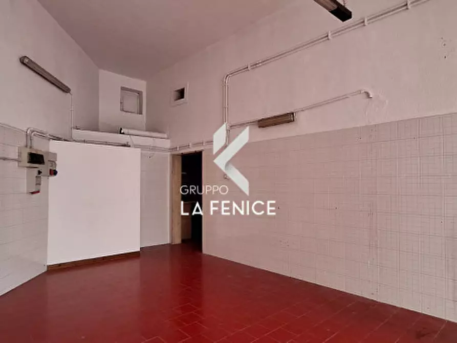 Immagine 10 di Laboratorio in vendita  in via Alberobello, 43-45 a Locorotondo