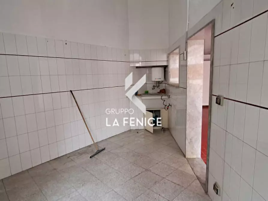 Immagine 20 di Laboratorio in vendita  in via Alberobello, 43-45 a Locorotondo