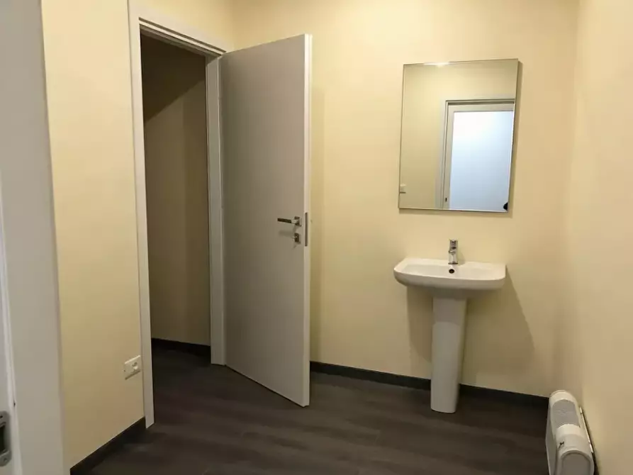 Immagine 8 di Ufficio in affitto  in Viale San Lazzaro a Vicenza