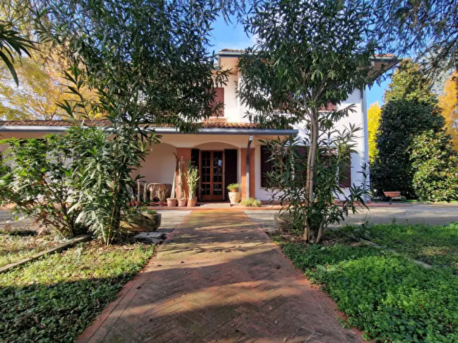 Immagine 1 di Villa in vendita  in VIA CHIESA NORD a Novi Di Modena