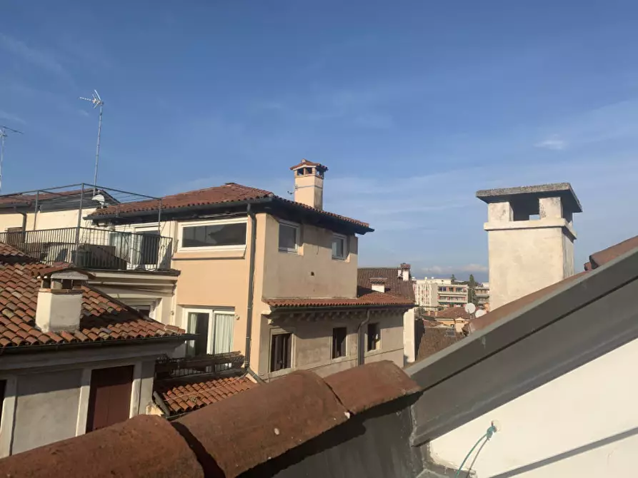 Immagine 1 di Appartamento in vendita  in contrà Zanella a Vicenza