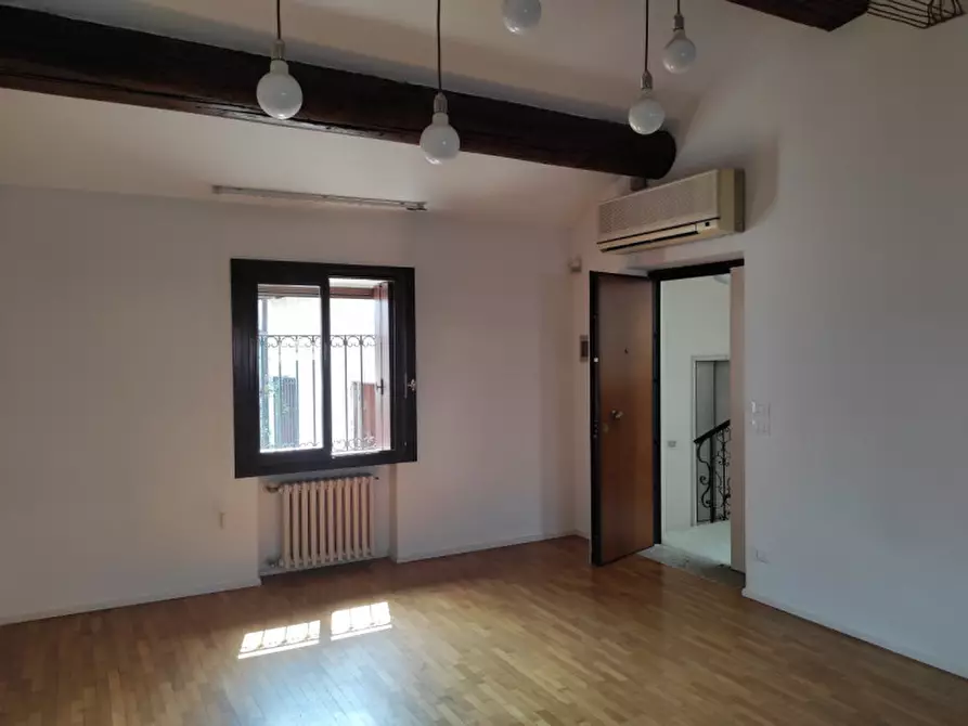 Immagine 15 di Appartamento in vendita  in contrà Zanella a Vicenza