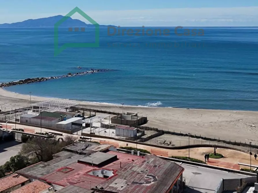 Immagine 1 di Appartamento in vendita  in VIALE DELLE CAMELIE a Castel Volturno