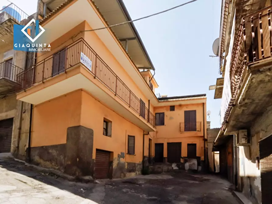 Immagine 1 di Casa indipendente in vendita  in via Concordia n.16-18-20 a Palagonia