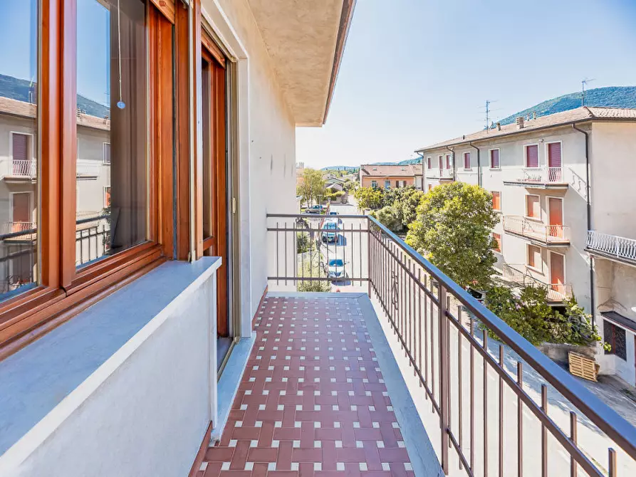 Immagine 1 di Appartamento in vendita  a Caprino Veronese