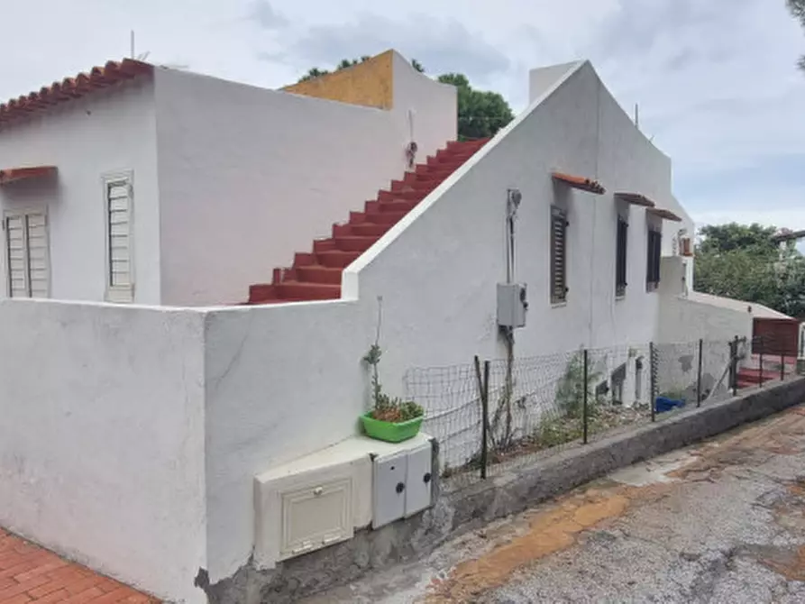 Immagine 5 di Casa bifamiliare in vendita  in VIA SOTTO CRATERE, VULCANO a Lipari