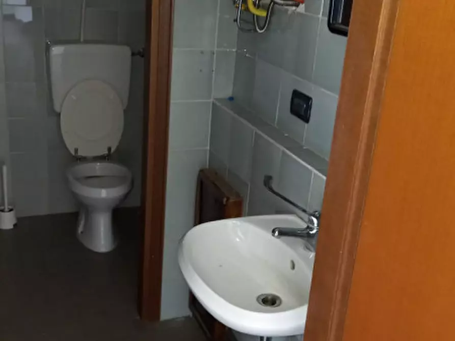Immagine 4 di Negozio in vendita  a Dolo