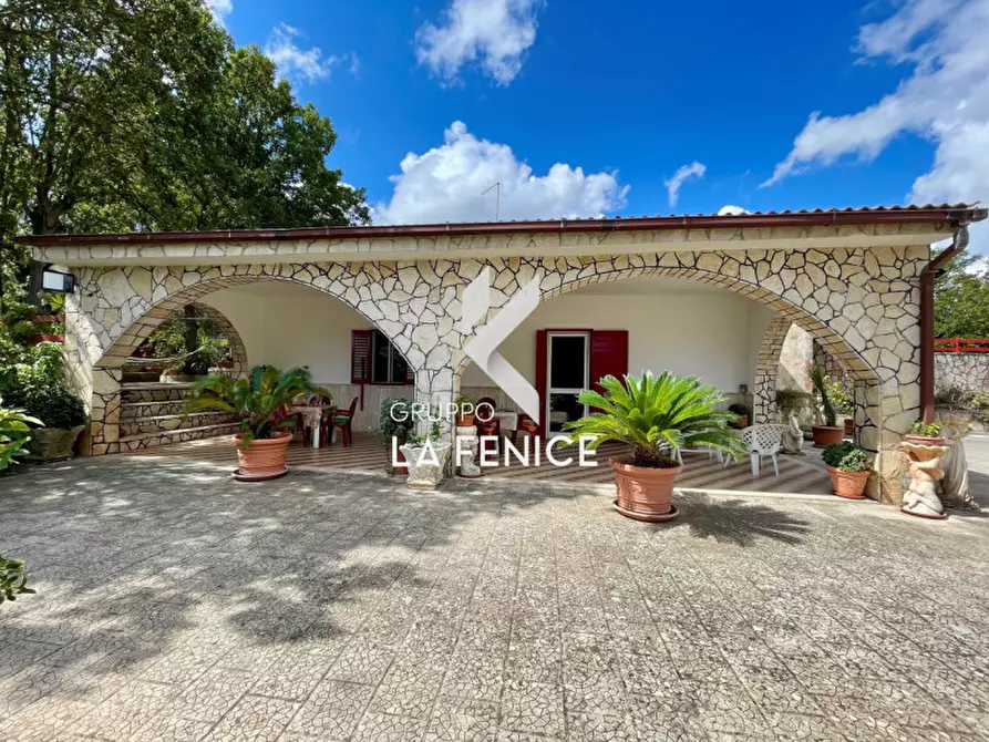 Immagine 1 di Villa in vendita  in C.DA PARCO TALLINAIO a Locorotondo