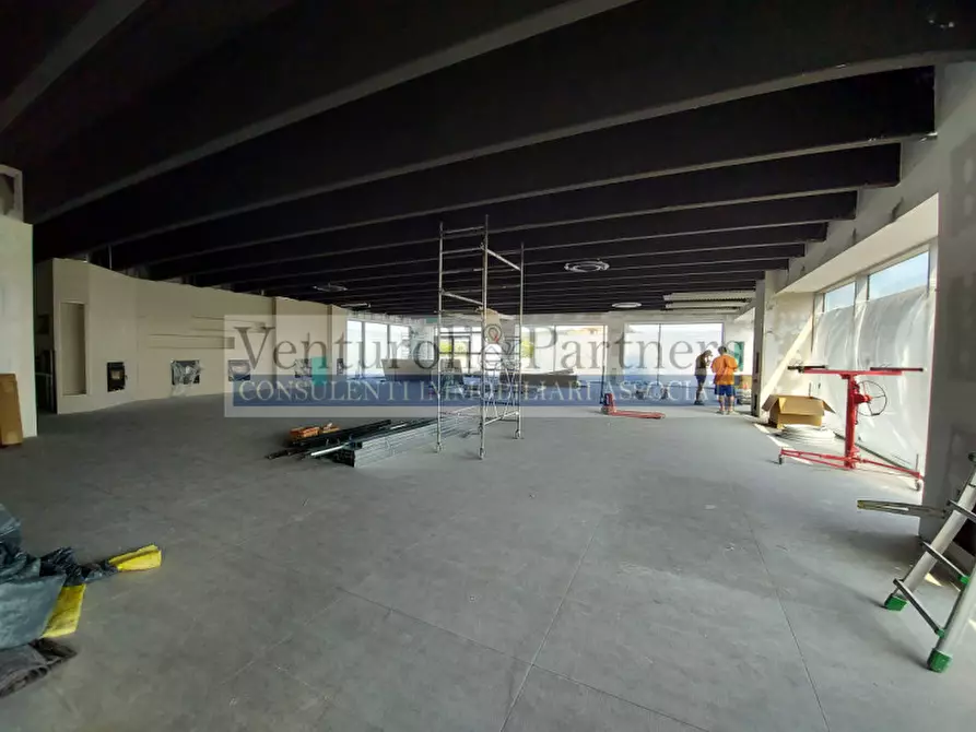 Immagine 7 di Negozio in affitto  in via mantova a Lonato del Garda