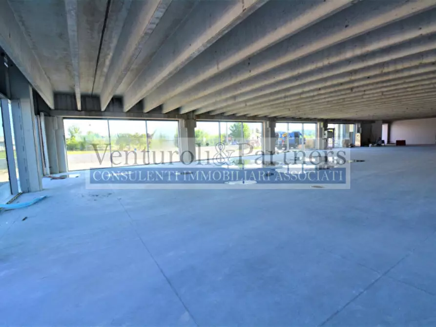 Immagine 11 di Negozio in affitto  in via mantova a Lonato del Garda