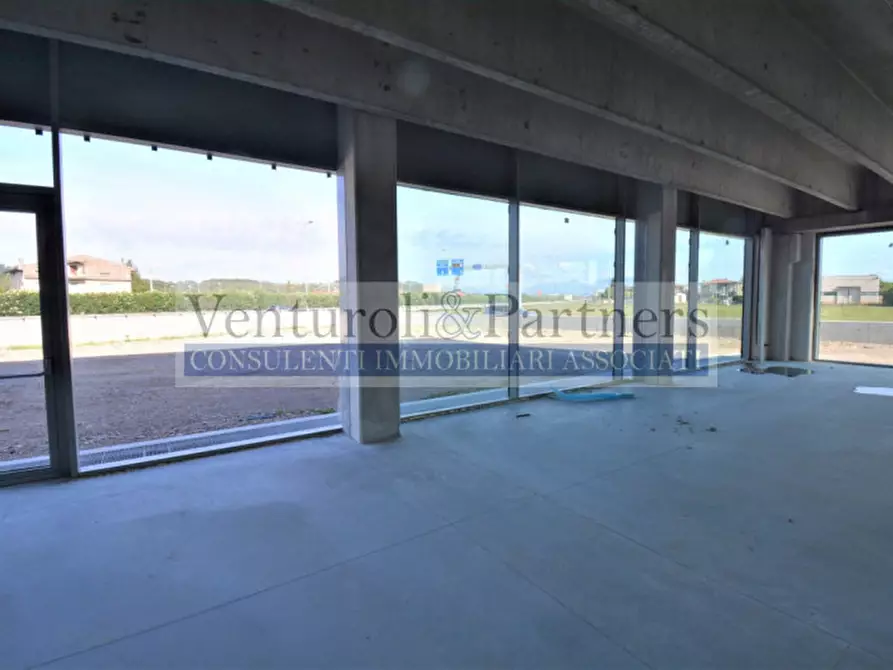 Immagine 12 di Negozio in affitto  in via mantova a Lonato del Garda