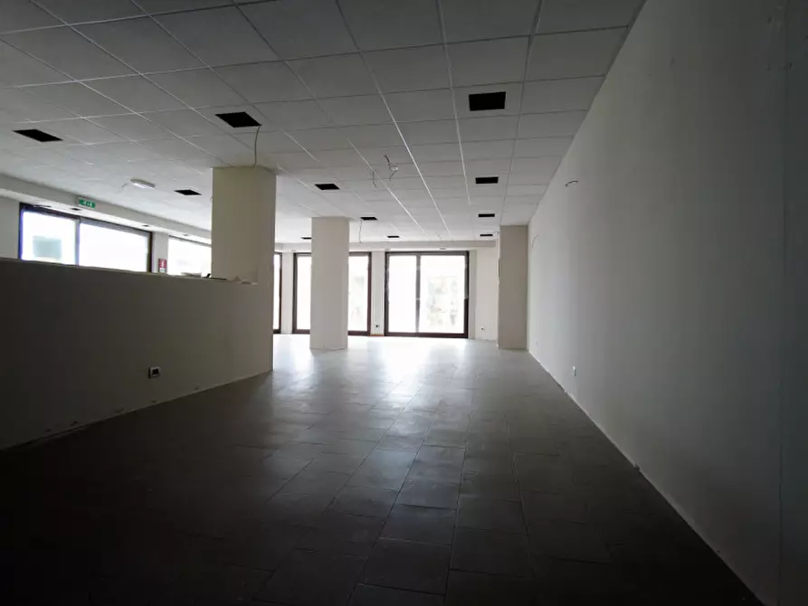 Immagine 3 di Negozio in vendita  in Via Cattani Sud a Carpi