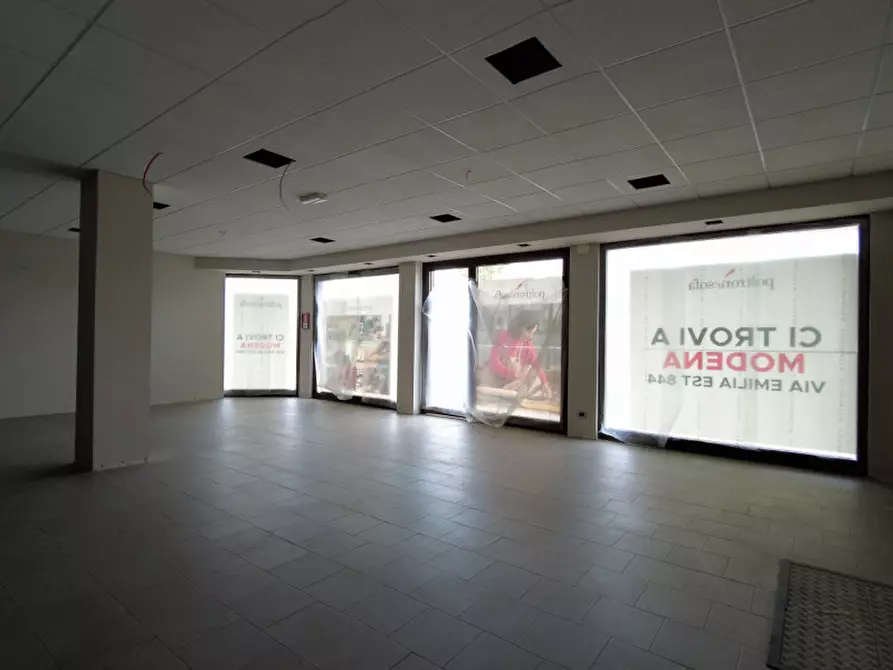 Immagine 5 di Negozio in vendita  in Via Cattani Sud a Carpi