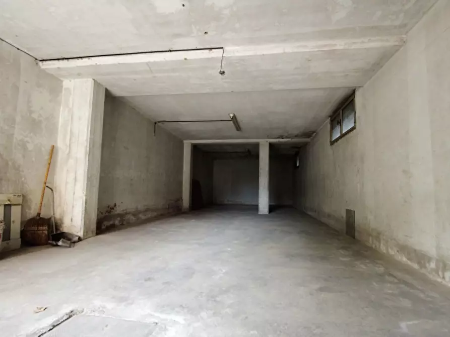 Immagine 8 di Negozio in vendita  in Via Cattani Sud a Carpi