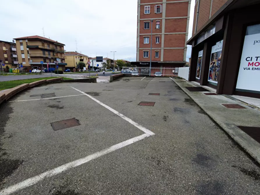 Immagine 10 di Negozio in vendita  in Via Cattani Sud a Carpi