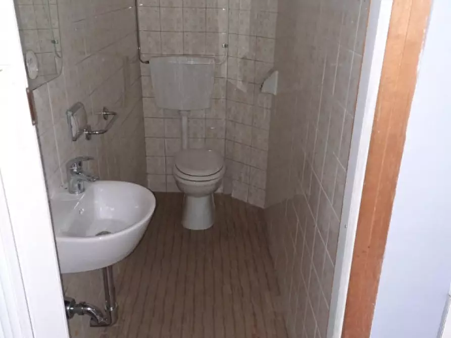 Immagine 5 di Laboratorio in vendita  a Carpi