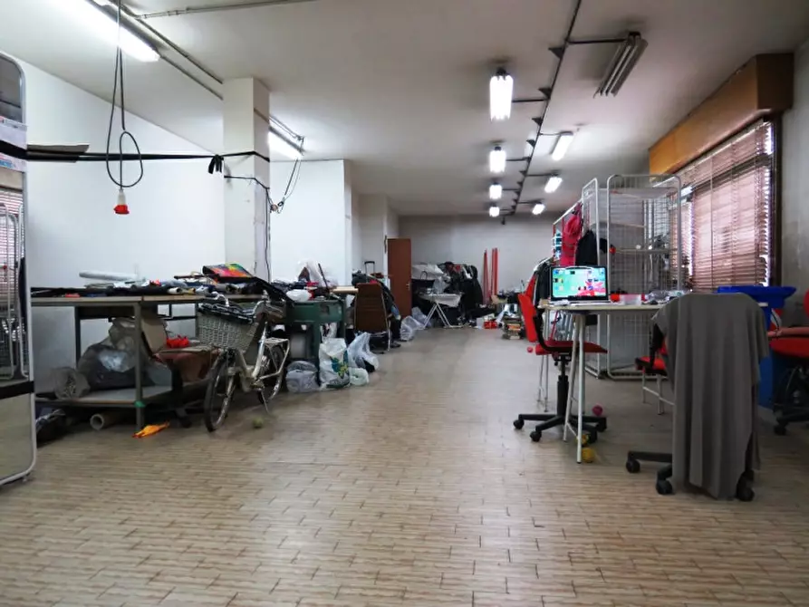 Immagine 3 di Laboratorio in vendita  in Via Remesina a Carpi
