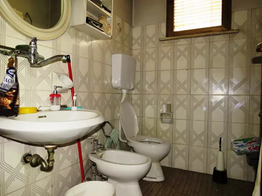 Immagine 4 di Laboratorio in vendita  in Via Remesina a Carpi