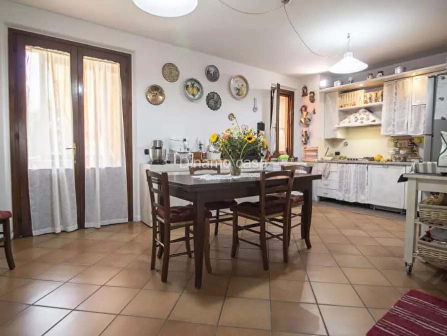 Immagine 1 di Villetta a schiera in vendita  a Carmignano